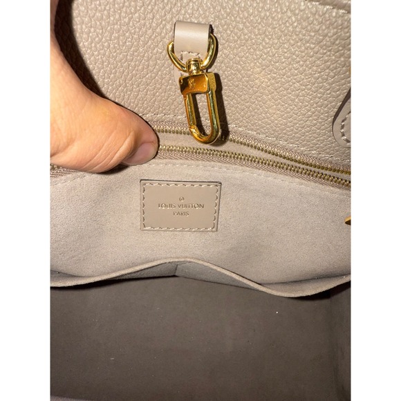 Louis Vuitton OnTheGo MM Monogram Empreinte Leather Tourterelle Tote Bag M45494 - Picture 5 of 8